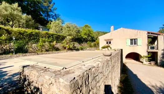 Maison type 5 avec belle piscine + terrain constructible déjà détaché 