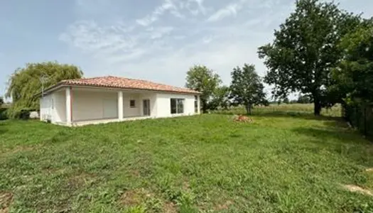 Villa neuf 122m2 RT 2012 sous garantie décennale + garage terrain clôturer de 1200m 