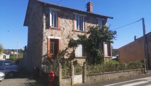 Belle maison carmausine avec jardin et garages , en attente d'une simple rénovation pour vous accue