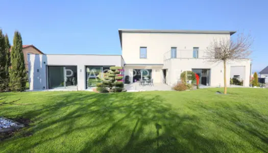 Maison 10 pièces 360 m²