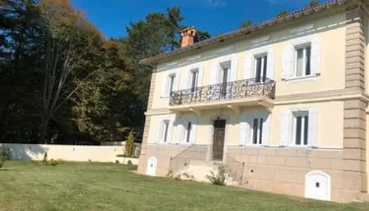 Maison de Maître du XIXème siècle. Très belles prestations. Coup de coeur assuré