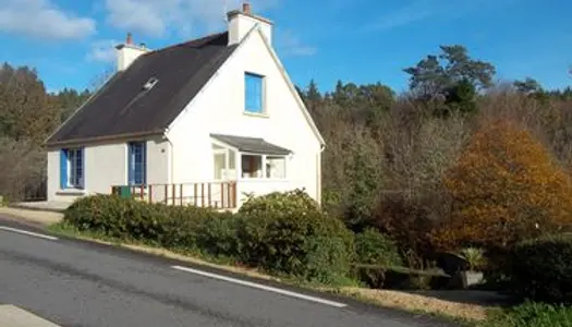 Dans Huelgoat, maison de 3 chambres sur 2400m² d'un magnifique terrain, vue sur la forêt