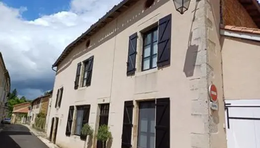 Situation exceptionnelle - Maison de caractère dans un village a 