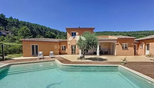 Villa de qualité au calme avec vue et piscine 