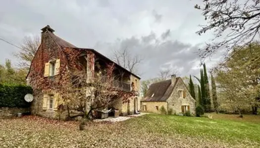 Deux jolies maisons en pierre avec piscine dans un cadre paisibl