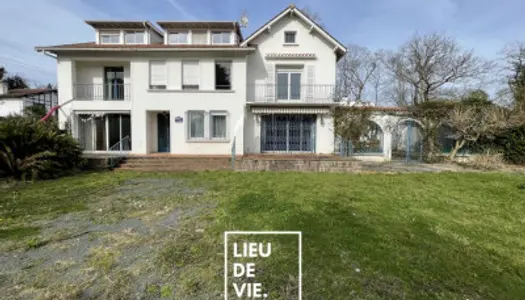 Maison - Villa Vente Cambo-les-Bains 14p 392m² 650000€