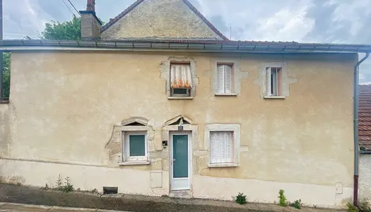 Maison de Village avec terrasse à Rénover 