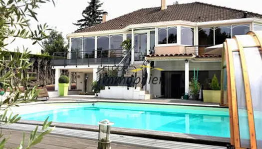 Maison plain-pied + appartement T2, sous-sol, jardin, piscine 