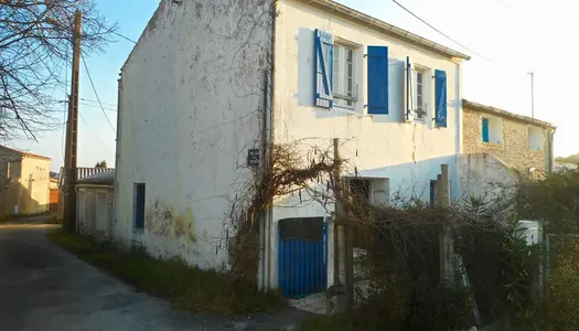 Dpt Charente Maritime (17), Ile d'Oléron, à vendre SAINT PIERRE D'OLERON maison P3, terrain 63 m² 