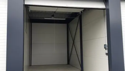 Loue Grand Box Garage 29 m² Aiffres