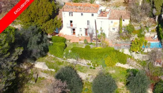 Mas provençal typique avec piscine, aperçu mer 