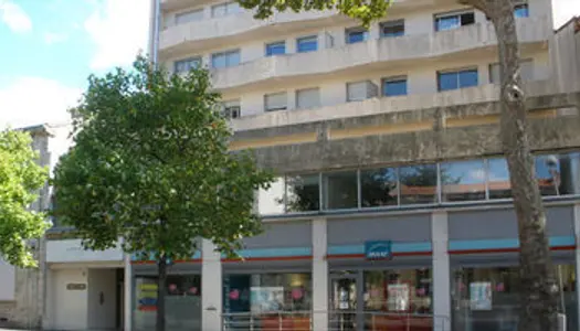 Bureaux de 250 m² à vendre en centre-ville de Niort - Nouvelle-Aquitaine 