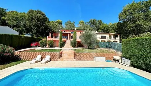 Villa 9 pièces 300 m²