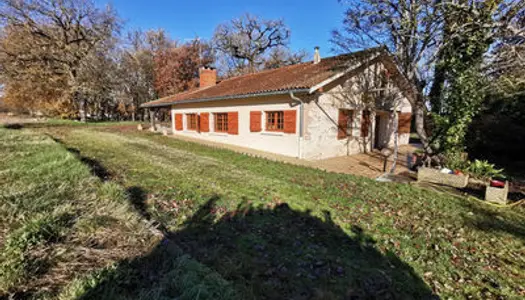 Maison de plain-pied de 132 m2 avec terrain boisé de 7500 m2