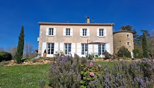 Maison de campagne contemporaine avec magnifique moulin et vues