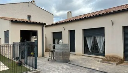 Villa t4 meuble de 96 m2 avec jardin, garage, piscine et cuisine d été 