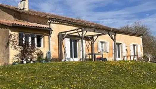 En campagne située au calme avec grande grange arrière maison 2 chambres