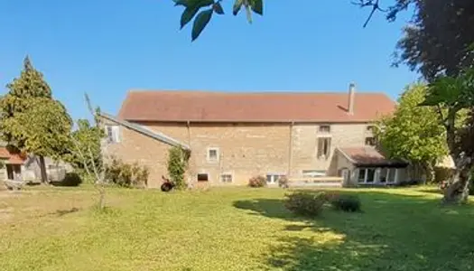 Grande Maison 225 m2 et dépendances à louer 