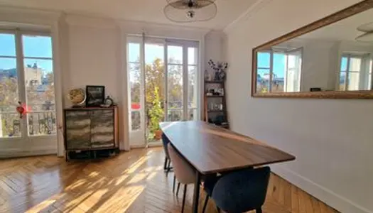 Location meublée appartement 2 pièces 54 m² Paris 19E 