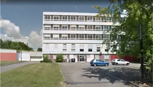 218M2 DE BUREAUX OUVERTS AU PUBLIC A VAL DE REUIL