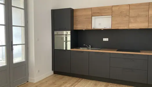 COGNAC Centre-ville, magnifique appartement rénové de 4 pièc 