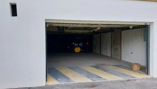 Place de parking dans garage Sécurisé 