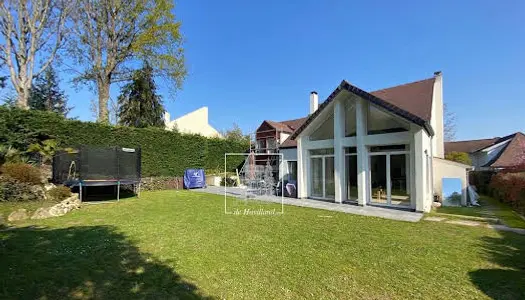 Maison 8 pièces 230 m² 