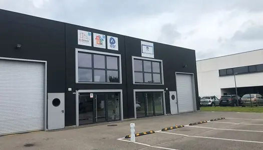 Local professionnel 220 m² 