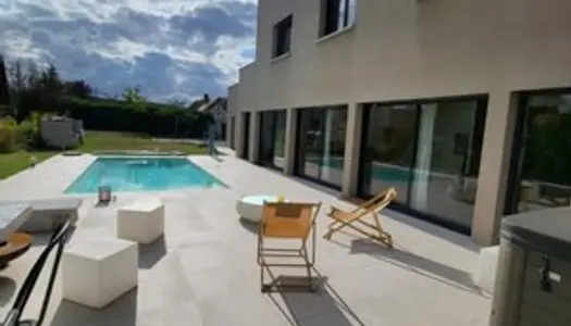 Maison 5 pièces 220 m²