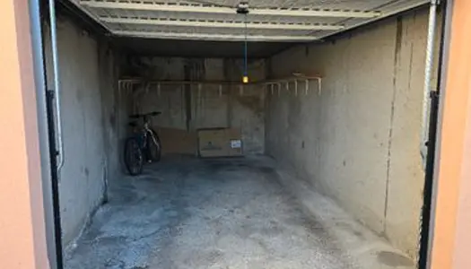 Garage à past à privas