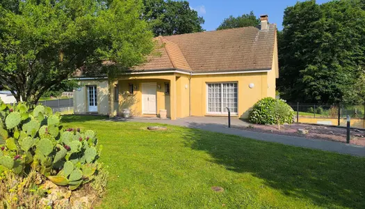 Grande maison de plain pied de type T5 sur une parcelle close et arborée 