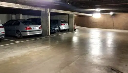 Porte de Champerret - Rue Bayen - Parking sous-sol 12,50m² avec Gardien et vidéo surveillance 