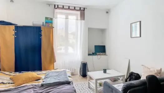 Studio 1 pièce 27 m² 