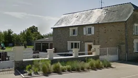 Maison en pierre 140 m2 dans le bourg de Martigné sur Mayenne 