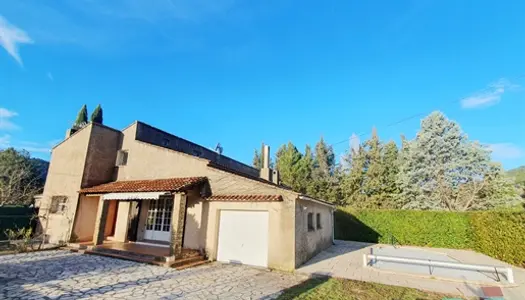 Bas de maison 5 pièces 132 m2 sur terrain privatif de 550 m2, véranda (9 m2) et garage (31