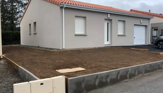 Maison de 2020 T4 à Riom avec jardin, garage et terrasse 