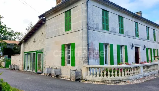 Dpt Charente (16), viager à vendre SAINT PALAIS DU NE maison 7 piéces - 5 chambres - dépendances 