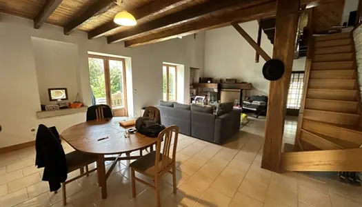 Charmante maison de campagne à vendre à 10 mn de Ruffec. 