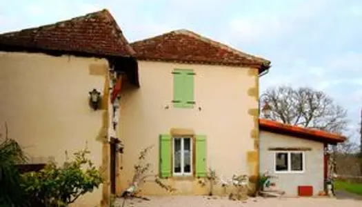 Propriété avec gîte, piscine, 11ha de terrain avec etang