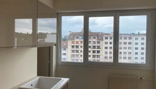 Appartement Annecy proche gare entièrement rénové 