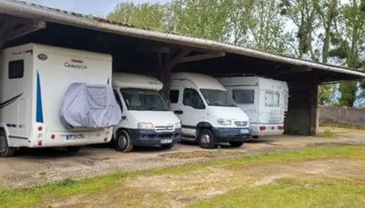 Emplacement Couvert Hivervage Camping-cars