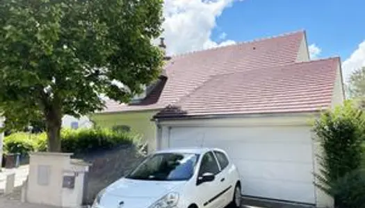 Maison familiale dans un environnement calme 