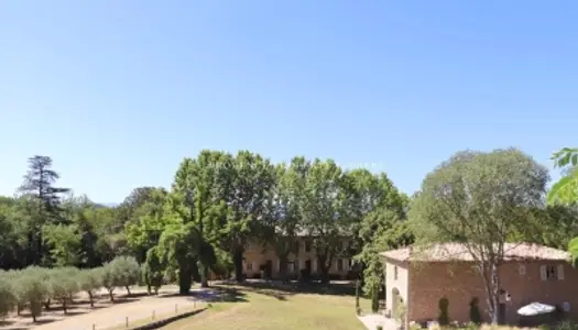 Domaine, hotel particulier (18ème siècle) à vendre. 