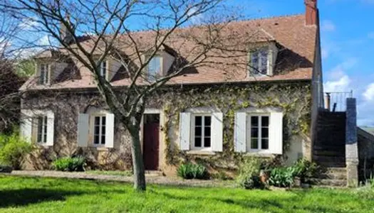 A SAISIR, SAINT-PIERRE-LES-ETIEUX, Proche SAINT-AMAND-MONTROND, Jolie Longère avec jardin et dépen