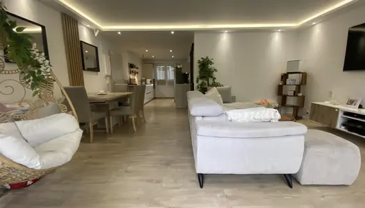 Magnifique appartement de 3 pièces refait à neuf.