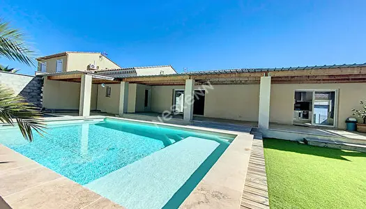 A vendre Maison plain pied 6 pieces avec piscine sur terrain de 800 m2 aux Mees 