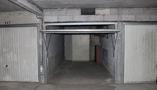 Vente Garage 15 m² à Marseille 26 000 €