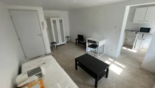 Studio 1 pièce 25 m² 