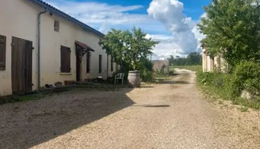 AV Propriété viticole avec bâtiment et 2 maisons d'habitation 