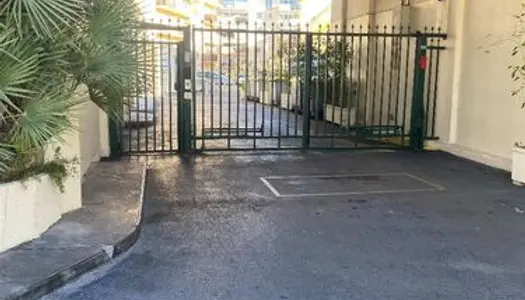Place de parking sécurisé 